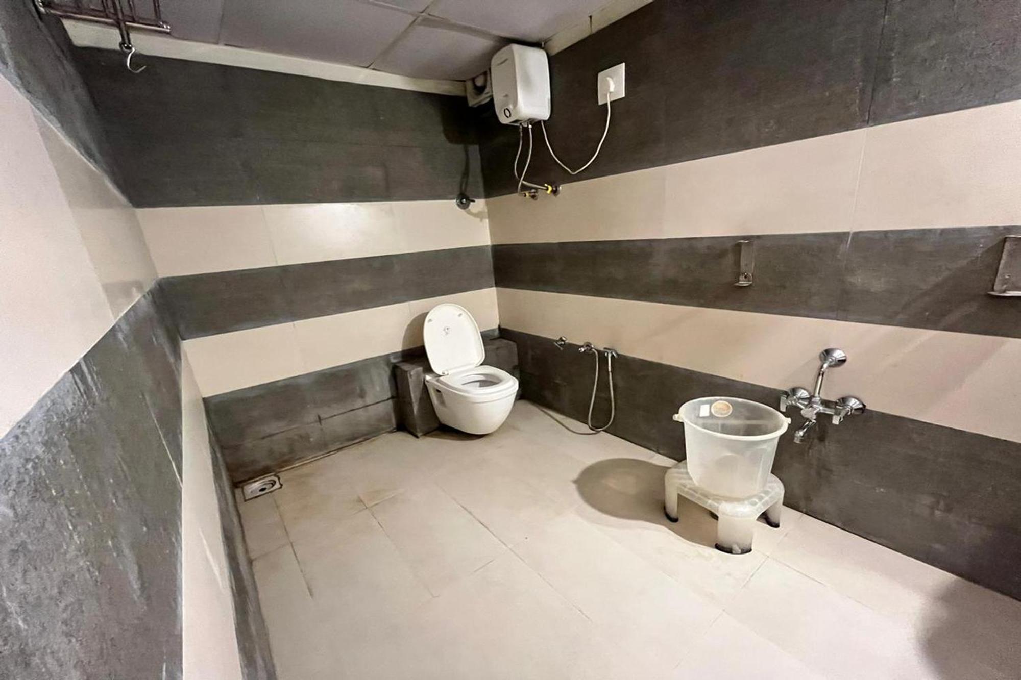Hotel Kalyan Palace Batwa Bagian luar foto