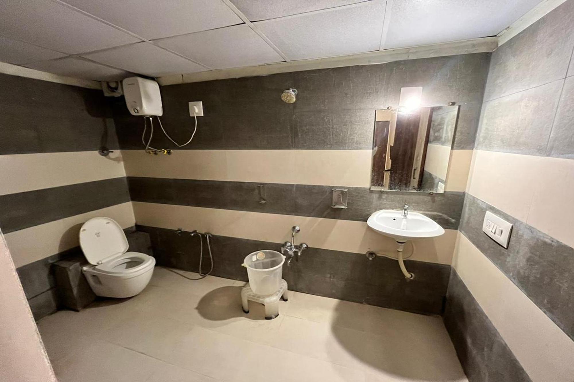 Hotel Kalyan Palace Batwa Bagian luar foto