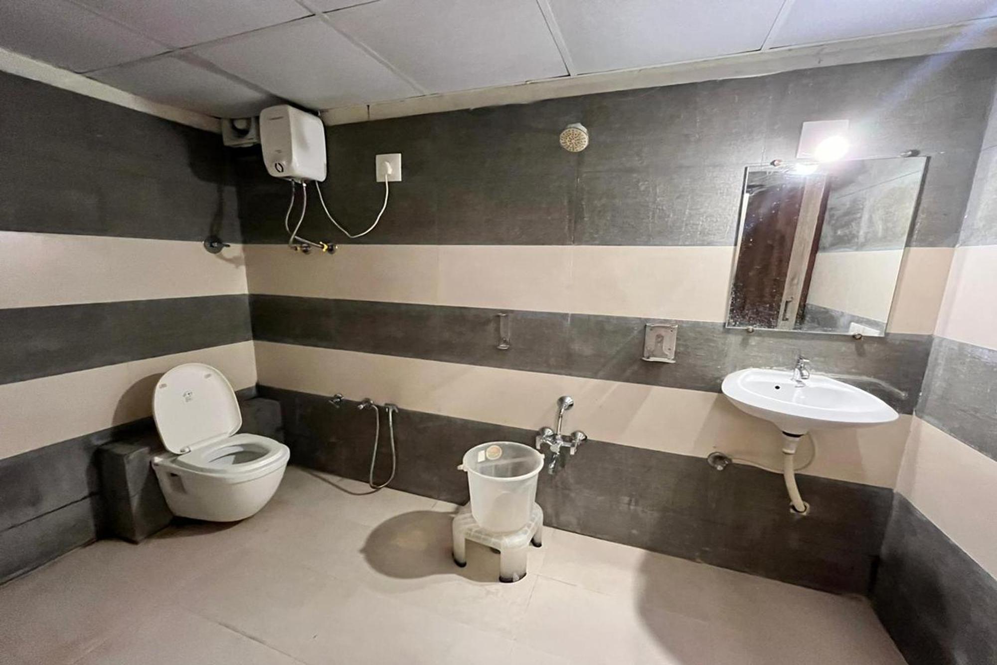 Hotel Kalyan Palace Batwa Bagian luar foto