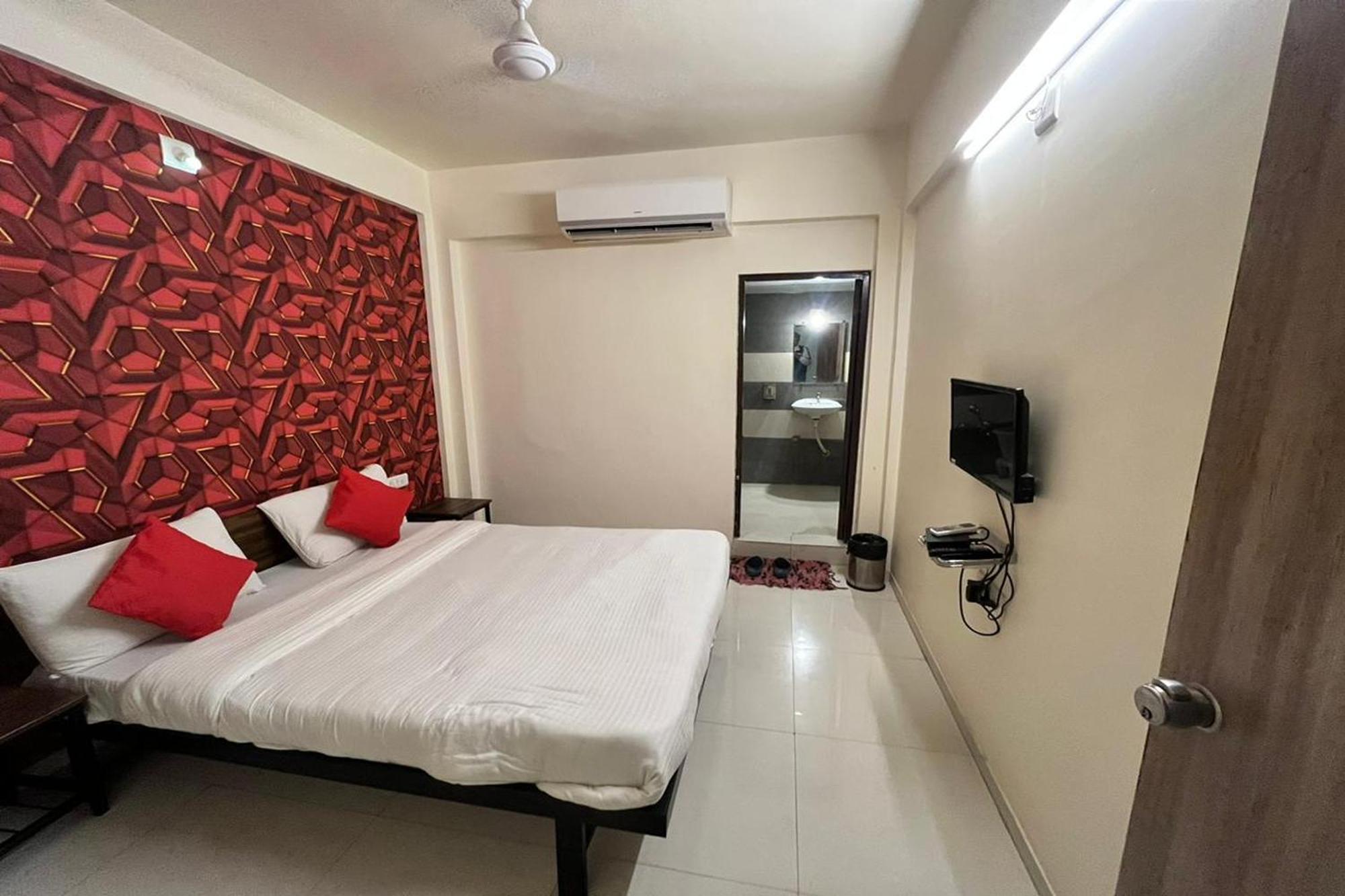 Hotel Kalyan Palace Batwa Bagian luar foto