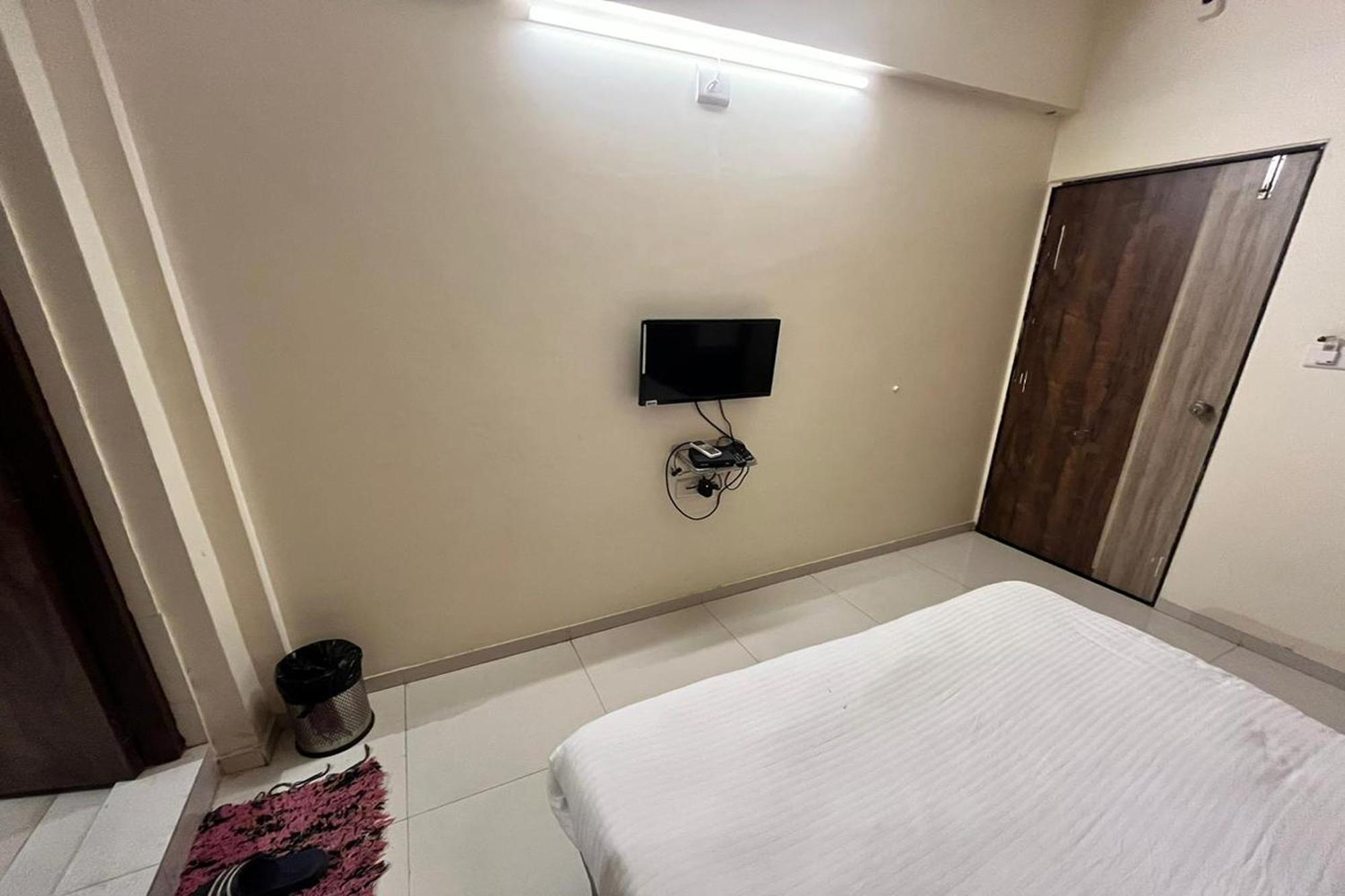 Hotel Kalyan Palace Batwa Bagian luar foto