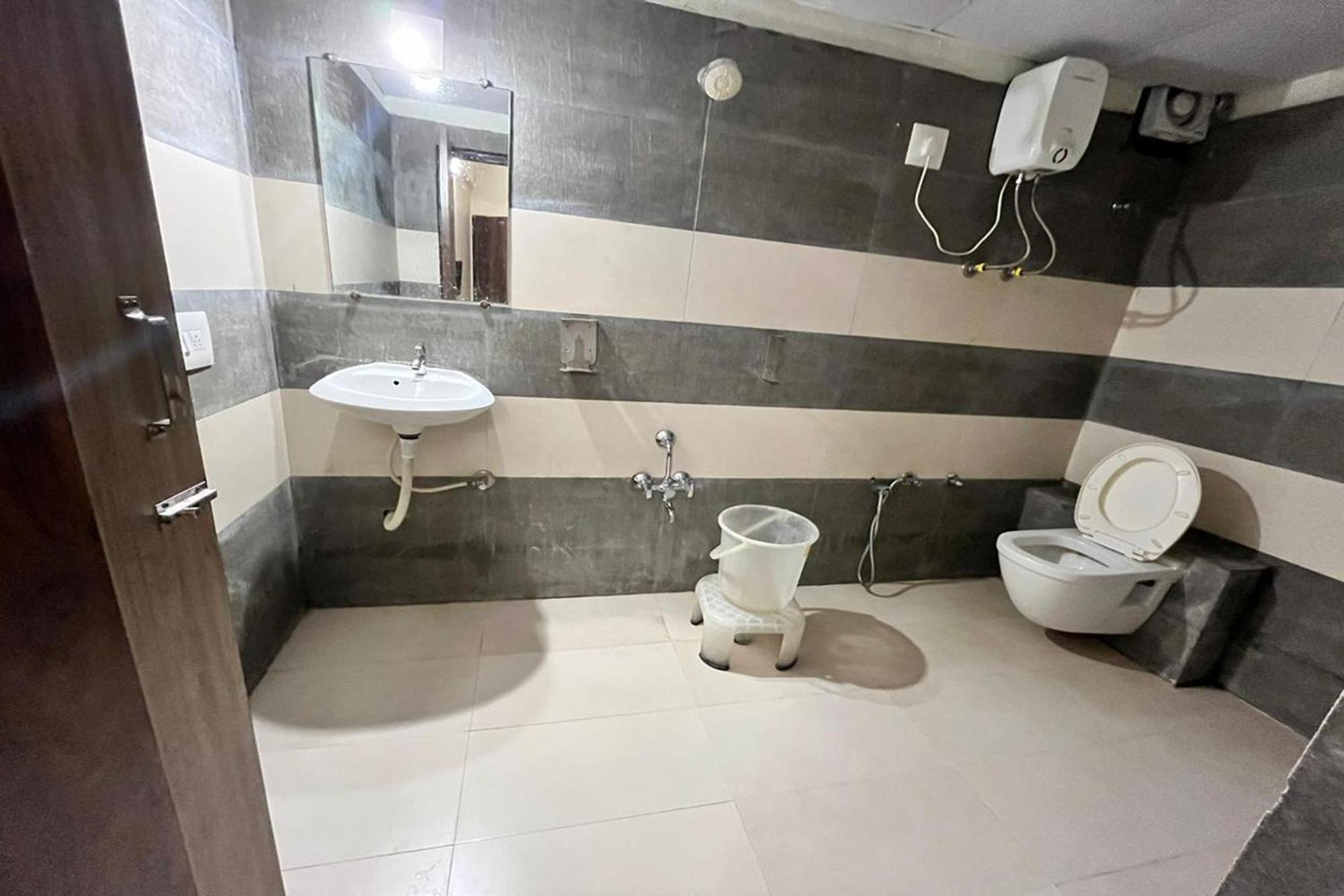 Hotel Kalyan Palace Batwa Bagian luar foto