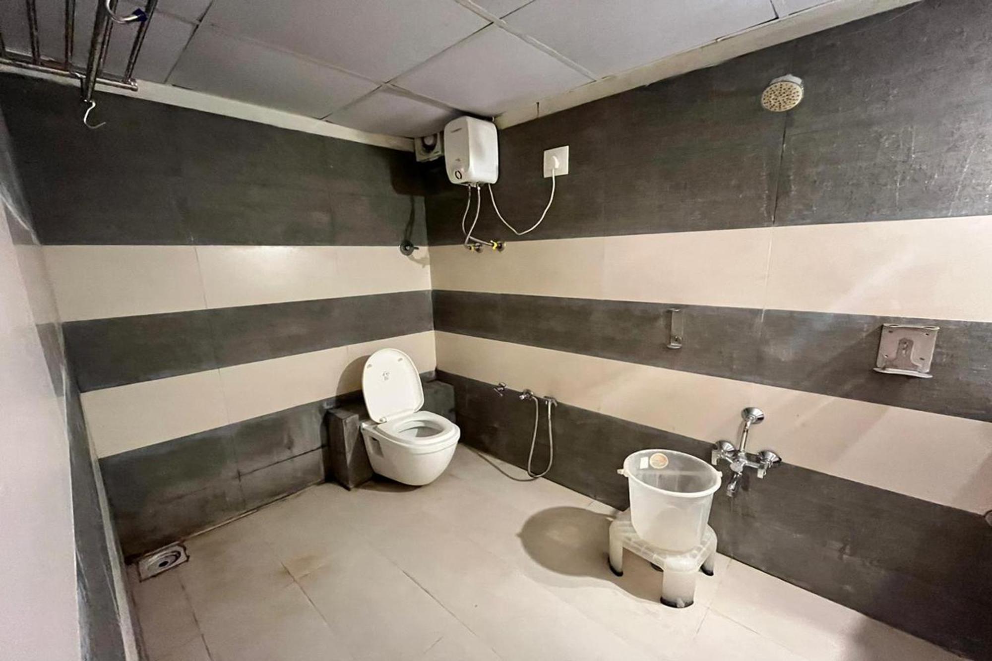 Hotel Kalyan Palace Batwa Bagian luar foto