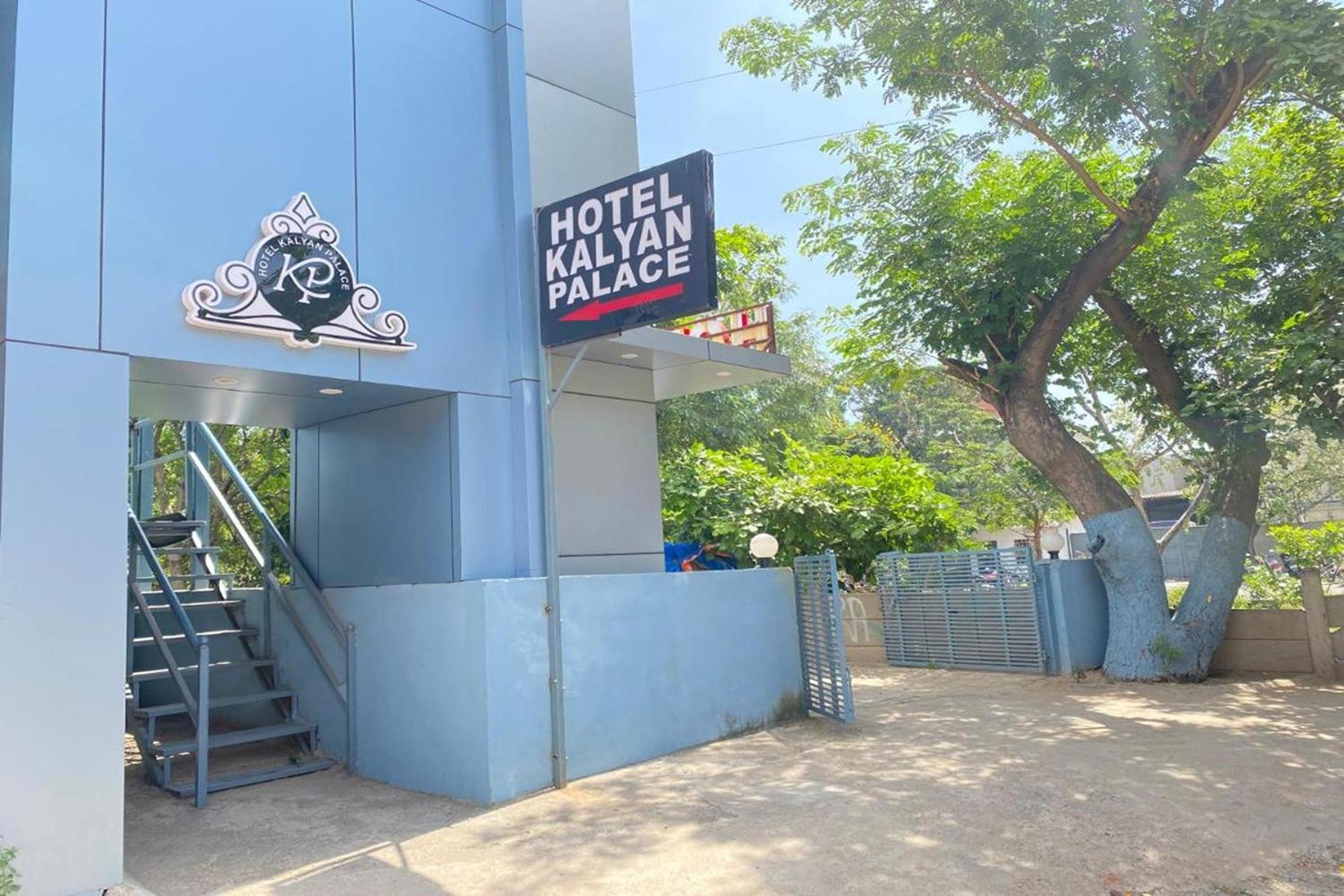 Hotel Kalyan Palace Batwa Bagian luar foto